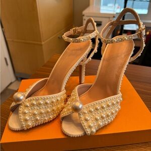 Elegant Pearl-Embellished Ivory Cream White Heels 👠 NIB